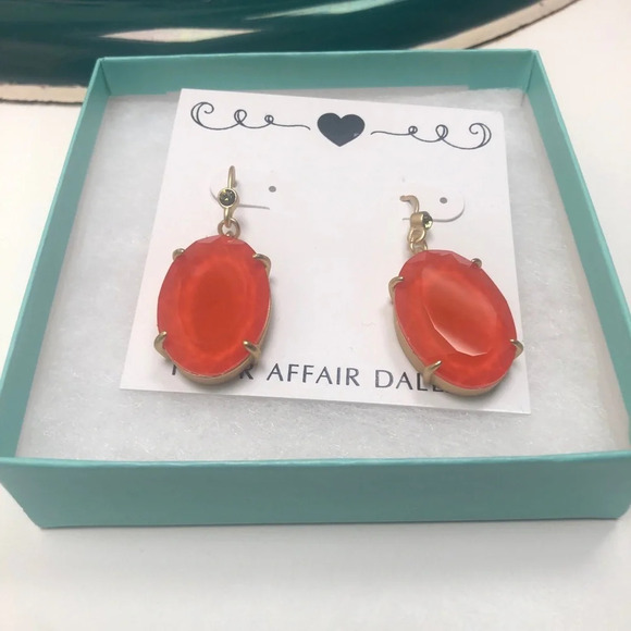NIB BOUTIQUE EARRINGS - Picture 2 of 2